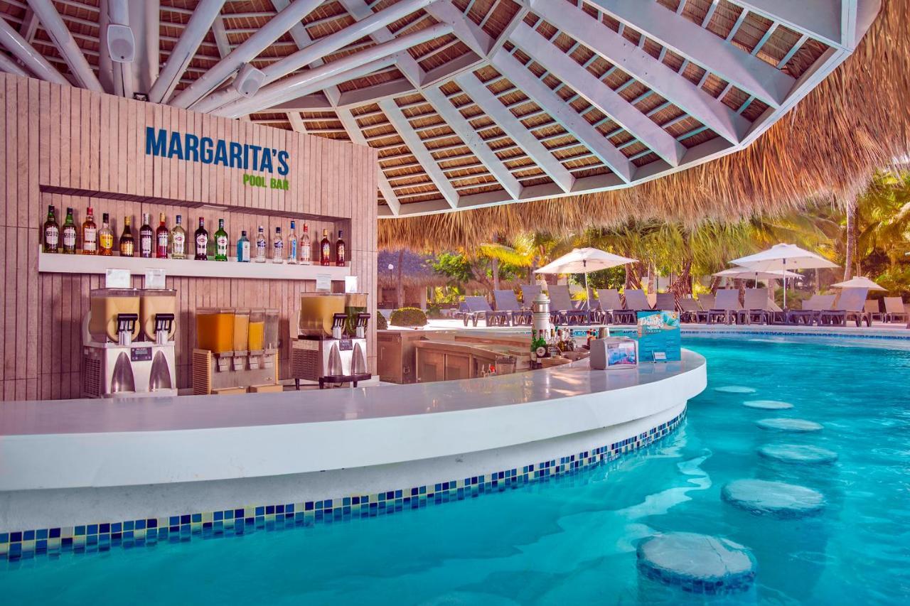 Catalonia Punta Cana Exterior foto Margarita's swim-up bar at Hard Rock Hotel Vallarta