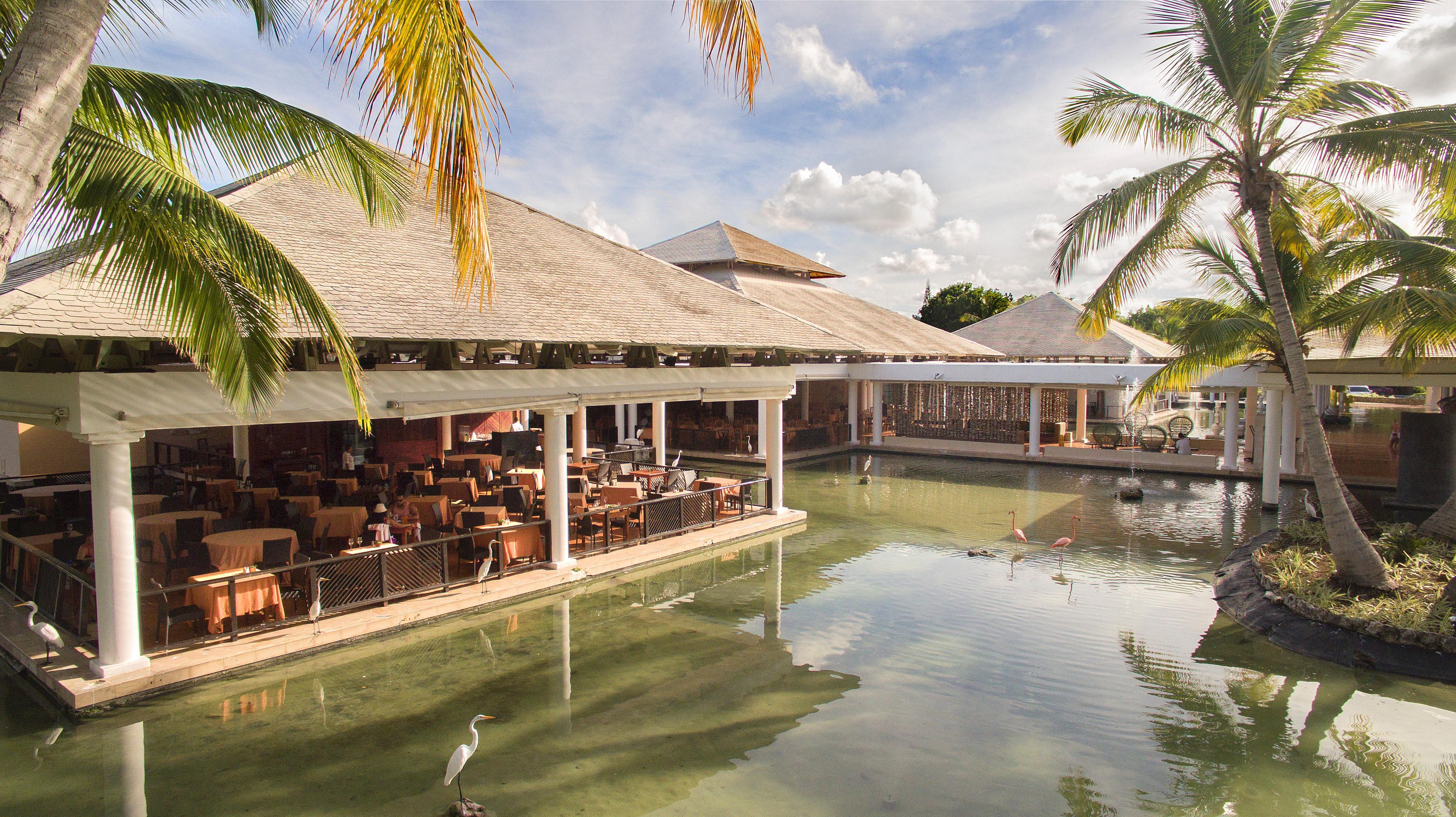 Catalonia Punta Cana Exterior foto The restaurant at the resort