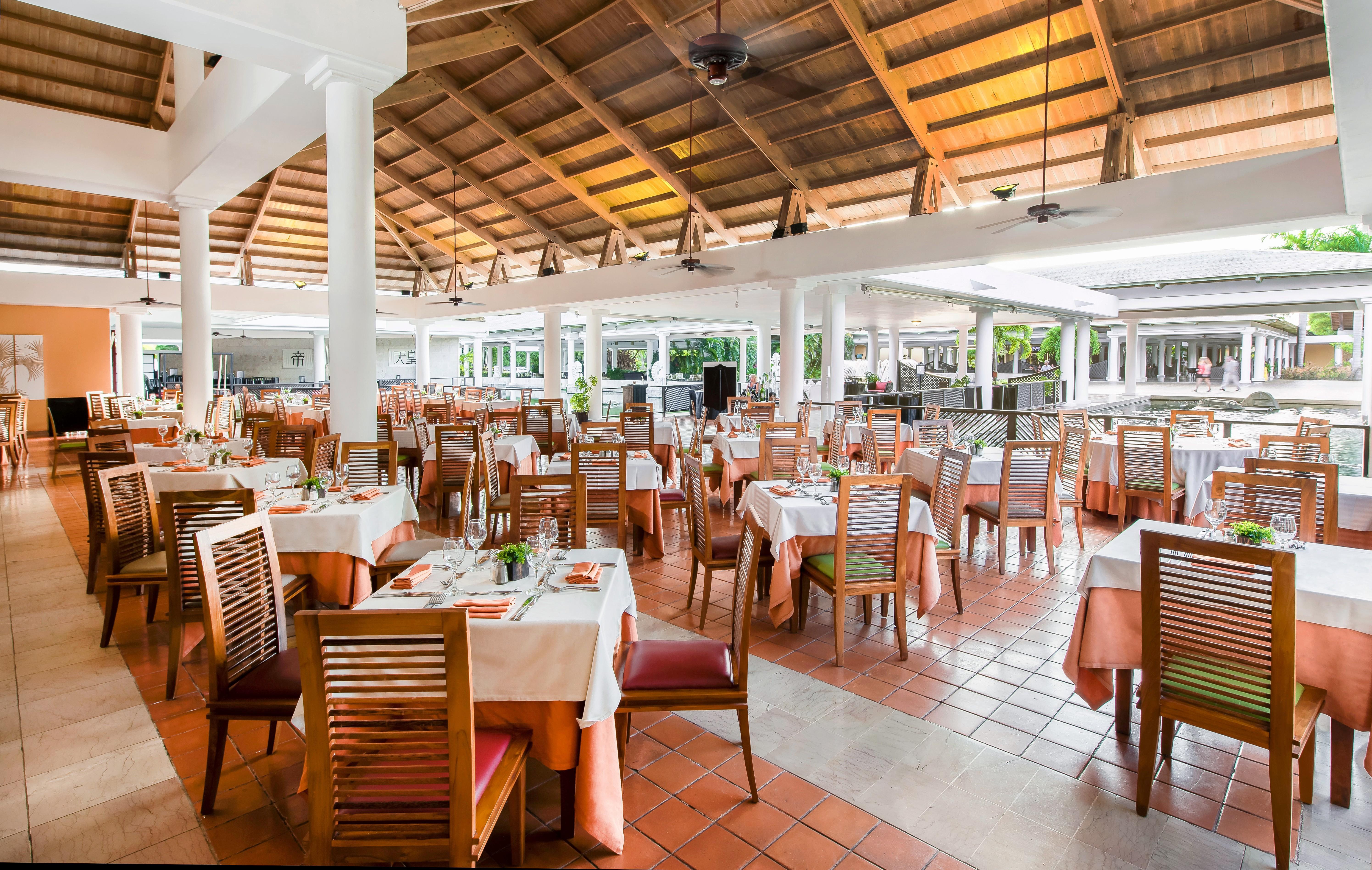 Catalonia Punta Cana Exterior foto Restaurant at Iberostar Grand Hotel Bávaro