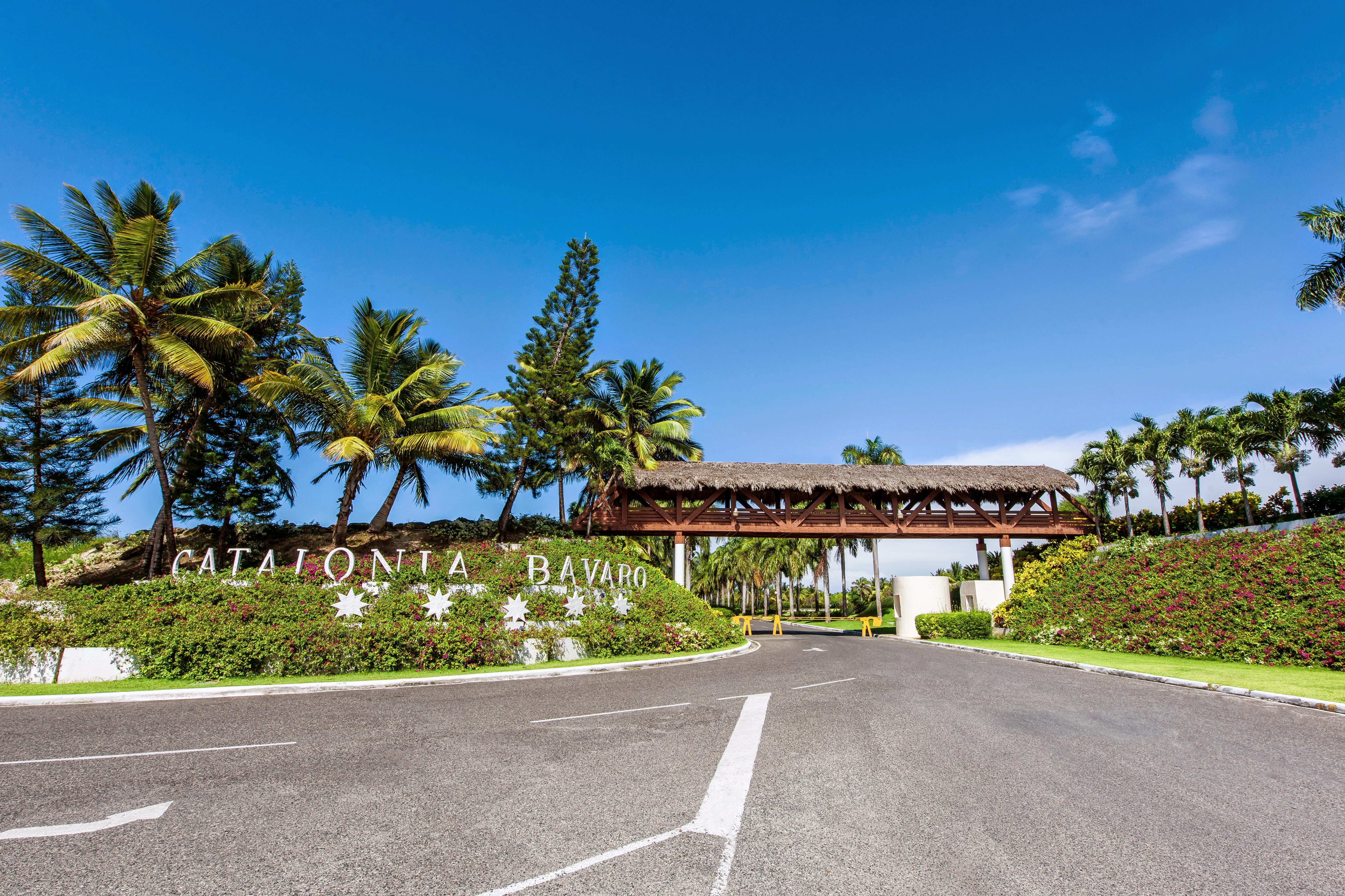 Catalonia Punta Cana Exterior foto Entrance to the resort