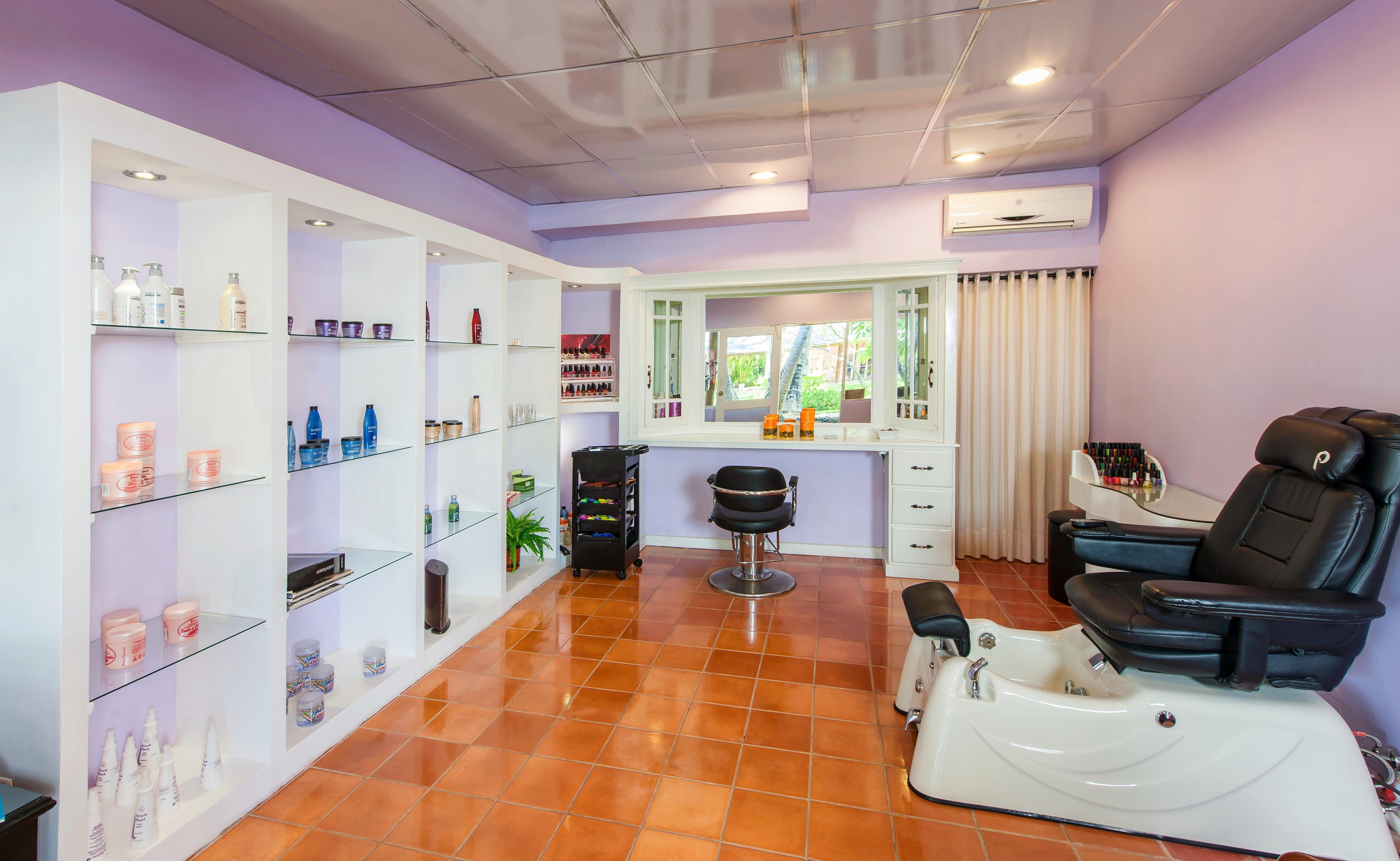 Catalonia Punta Cana Exterior foto A nail salon