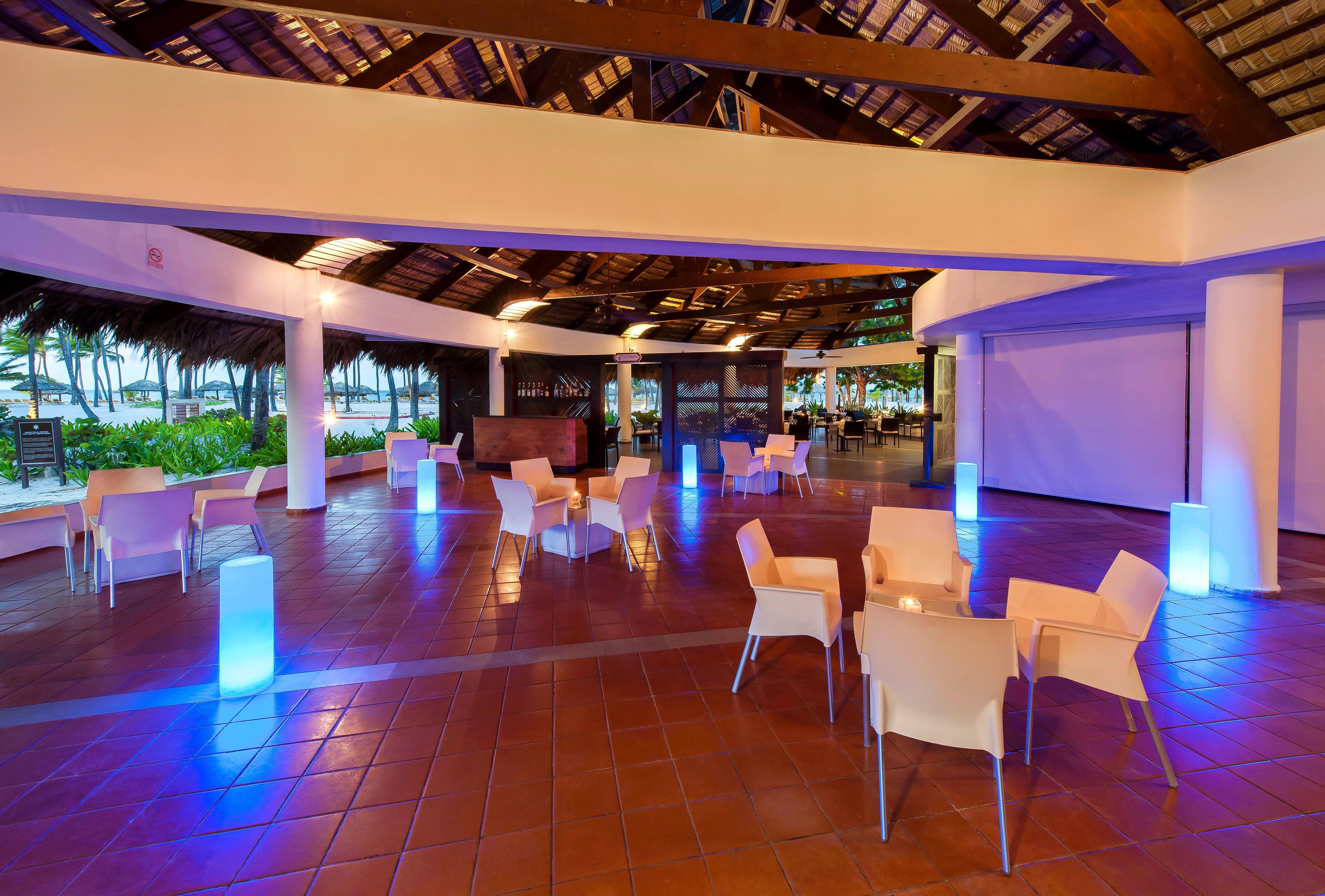 Catalonia Punta Cana Exterior foto The lobby at the Hard Rock Hotel