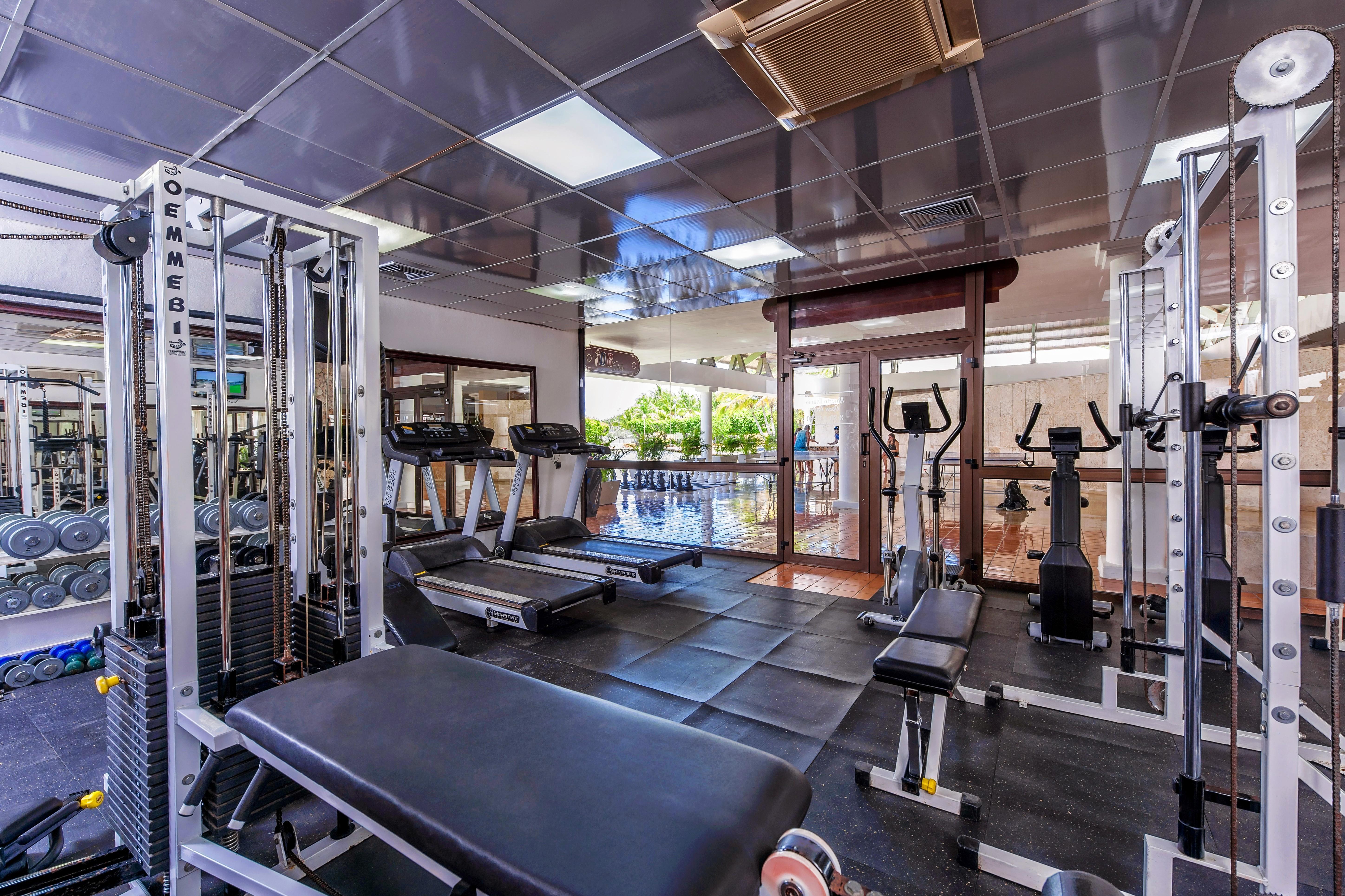 Catalonia Punta Cana Exterior foto The gym at the hotel