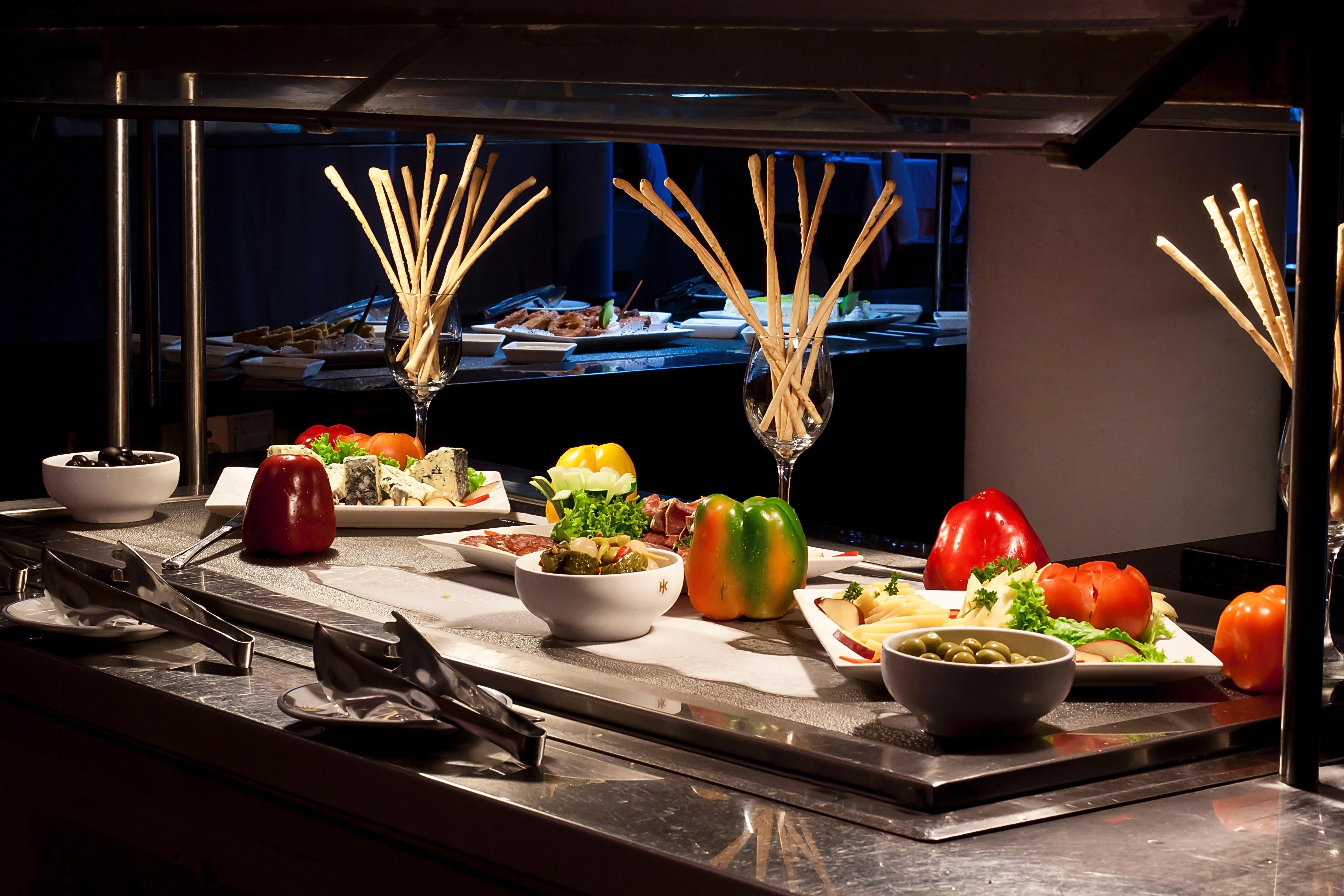 Catalonia Punta Cana Exterior foto A buffet at a hotel