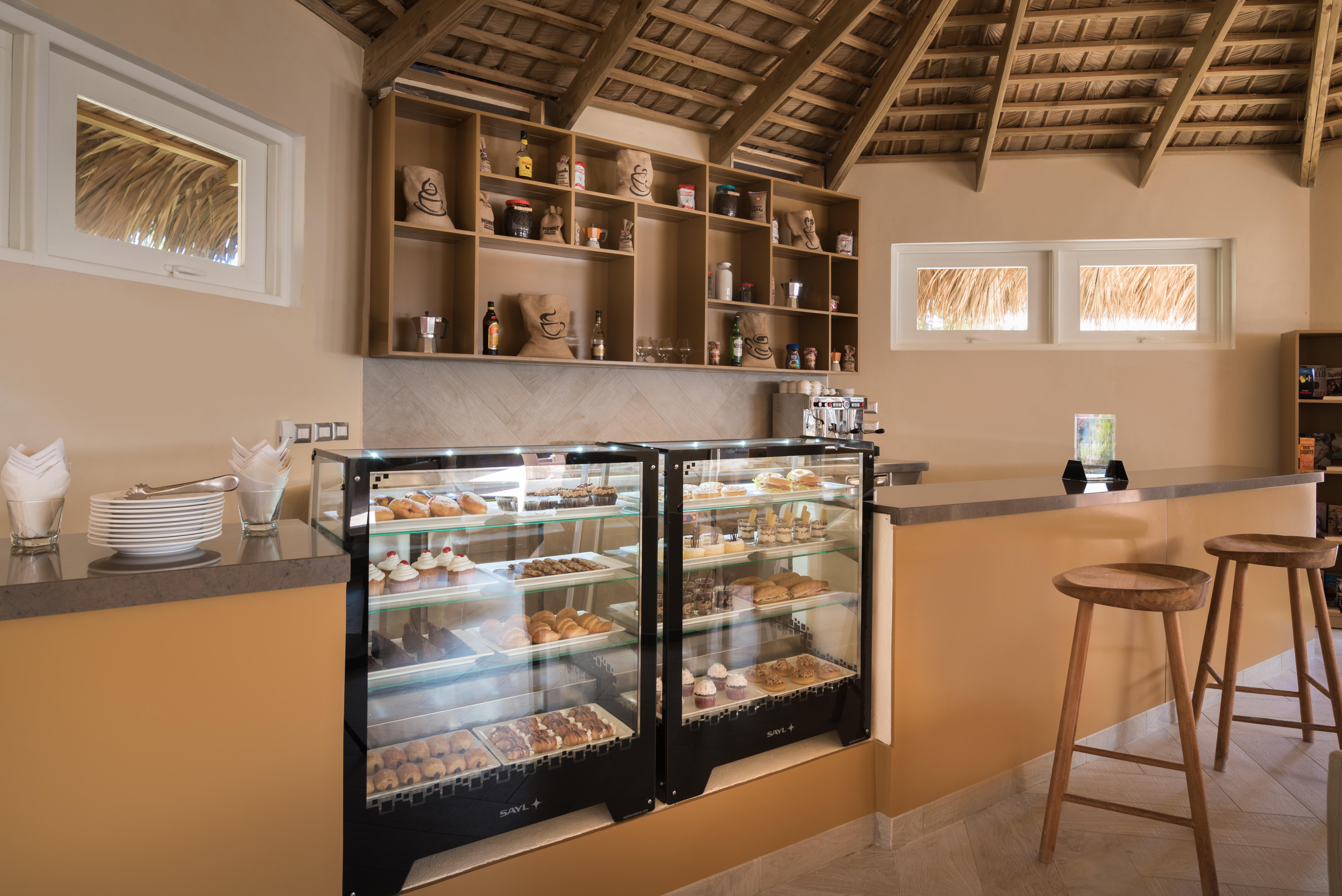 Catalonia Punta Cana Exterior foto A pastry display case
