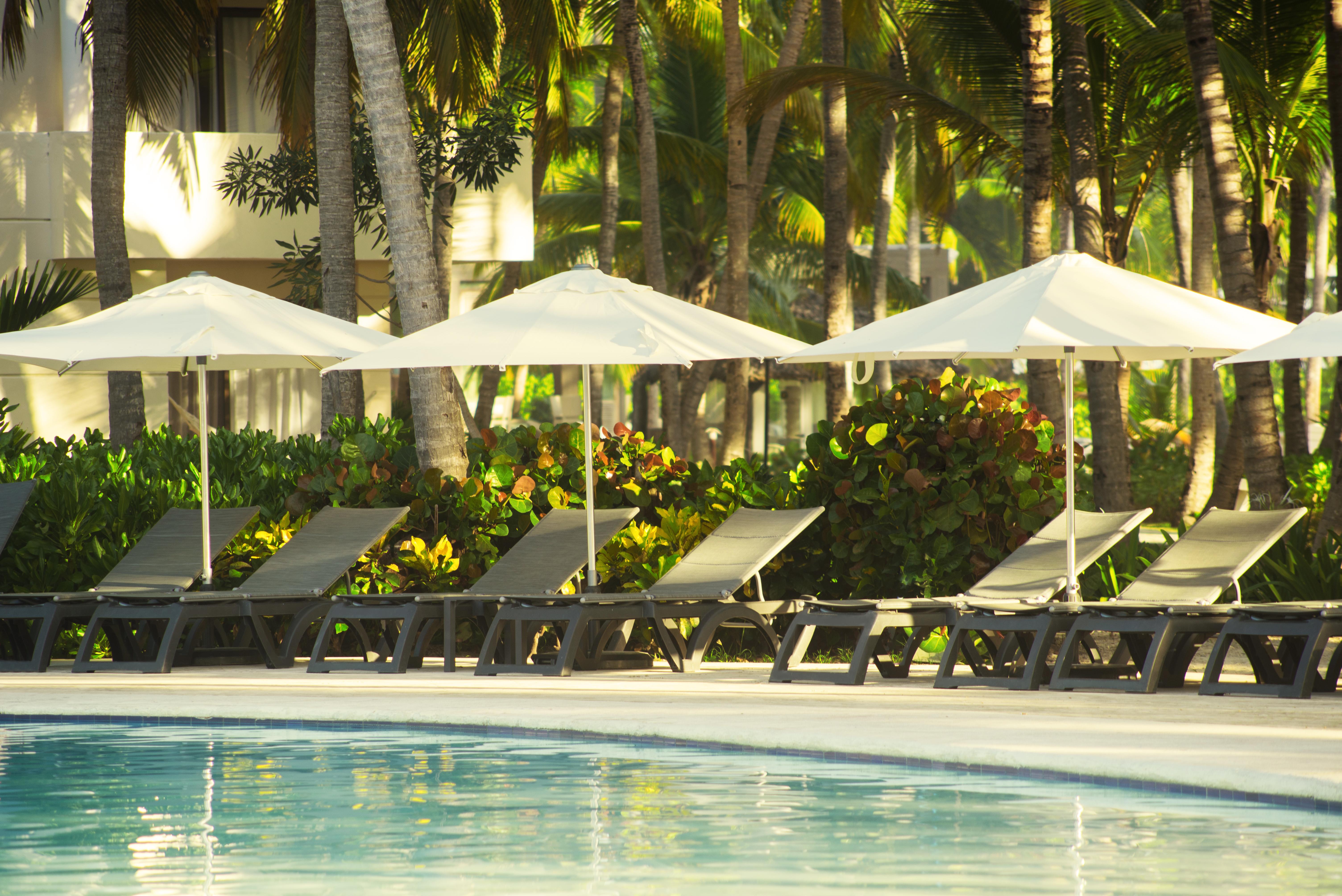 Catalonia Punta Cana Exterior foto The pool at the Four Seasons Resort