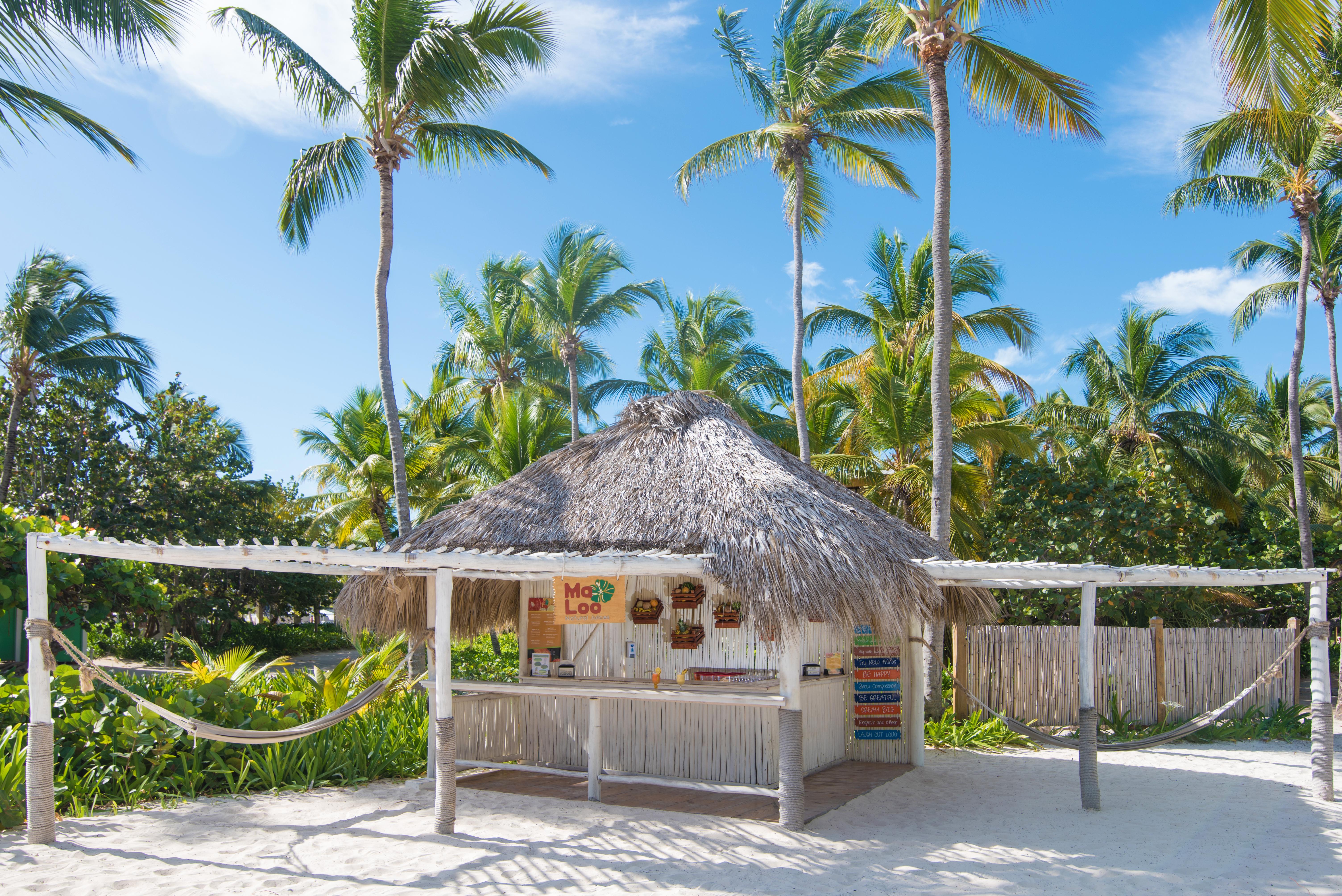 Catalonia Punta Cana Exterior foto A beach bar in the Bahamas