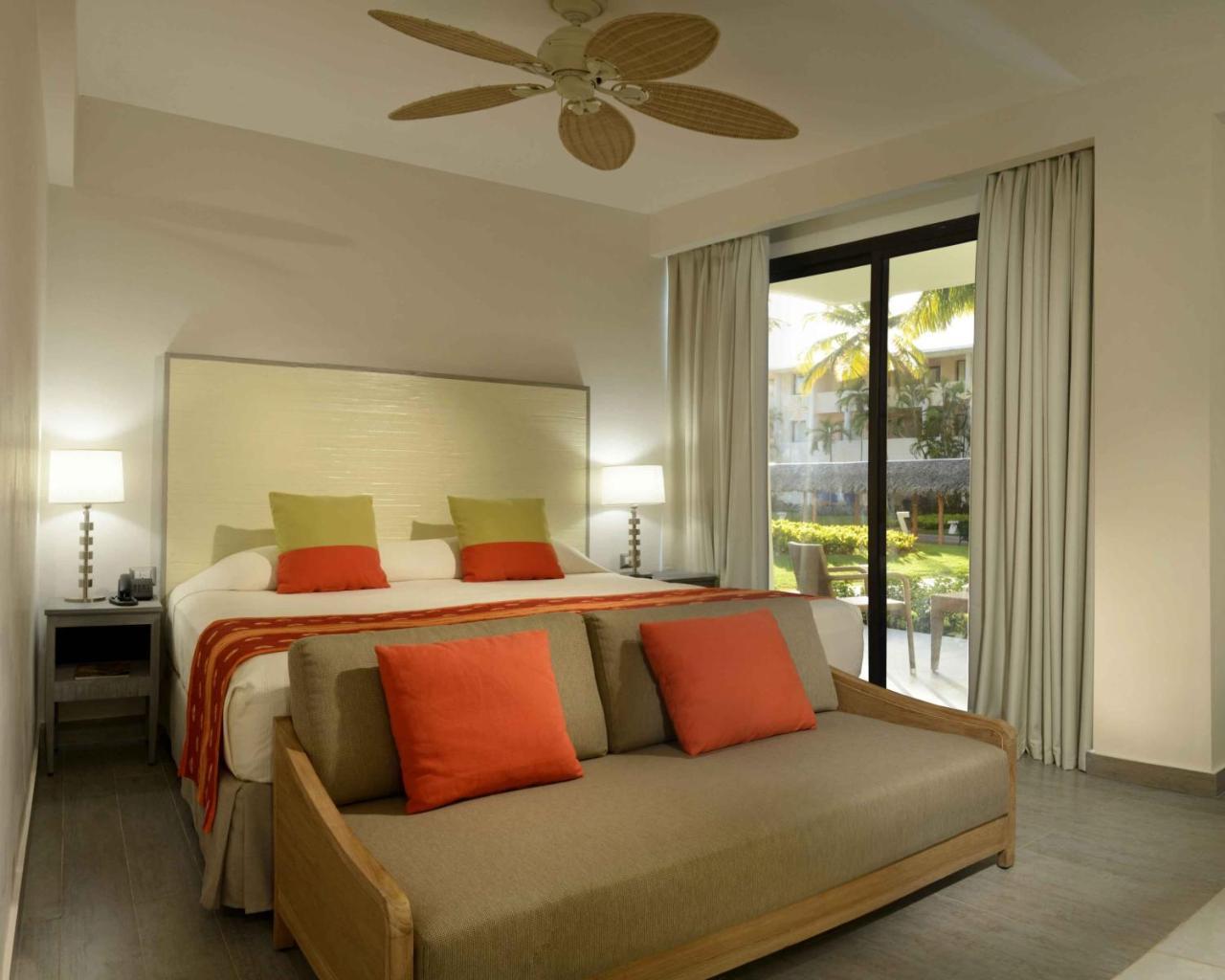 Catalonia Punta Cana Exterior foto A bedroom at the Hard Rock Hotel