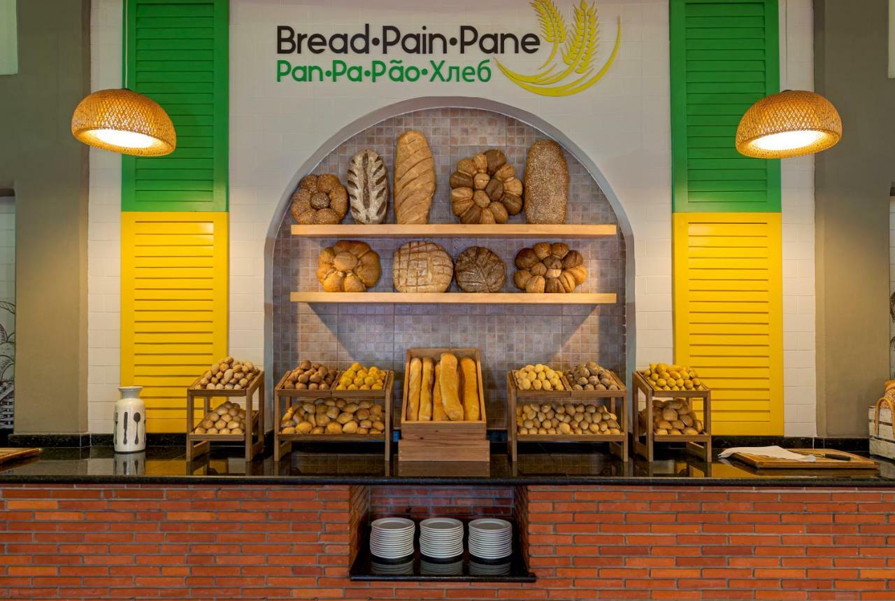 Catalonia Punta Cana Exterior foto Bread display at a bakery in Athens