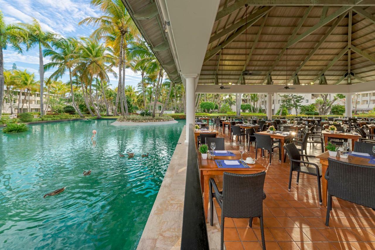 Catalonia Punta Cana Exterior foto The restaurant at the hotel