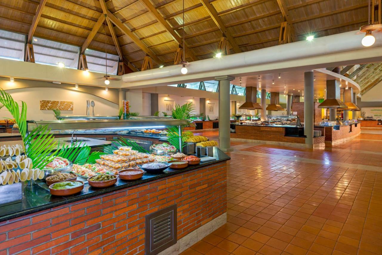 Catalonia Punta Cana Exterior foto Buffet at a resort